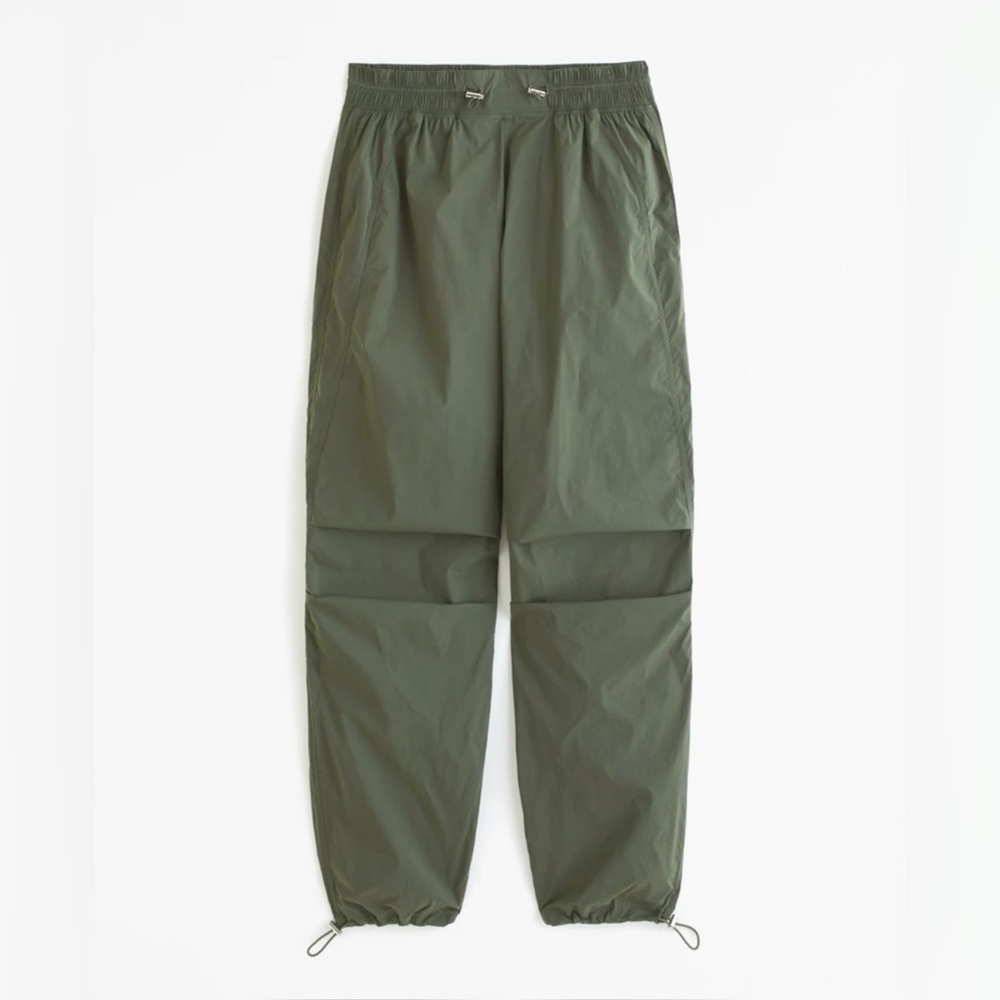NWT Abercrombie YPB Crinkle Nylon Parachute Pant in Desert Olive Small
